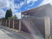 Einfahrt zum Carport - 