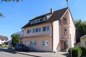 Aussen - Nette Hausgemeinschaft freut sich auf ruhige Nachbarn! Tolle DG-Wohnung in Schliengen