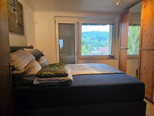 Schlafzimmer EG - 8 Zimmer Mehrfamilienhaus, Wohnhaus in Gomadingen