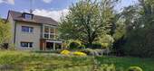 Außenansicht des Gebäudes vom Garten - Freistehendes EFH mit ELW in TOP-Aussichtslage mit großem Garten