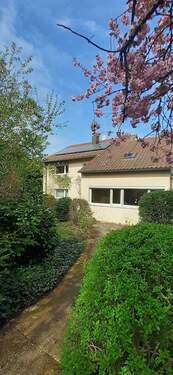 Zugang zum Haus von der Straße - 7 Zimmer Mehrfamilienhaus, Wohnhaus zum Kaufen in Winterbach