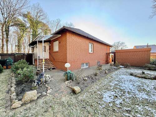 Außenansicht - Ruhig gelegener Bungalow mit Vollkeller und beheiztem Wintergarten in Luttmersen
