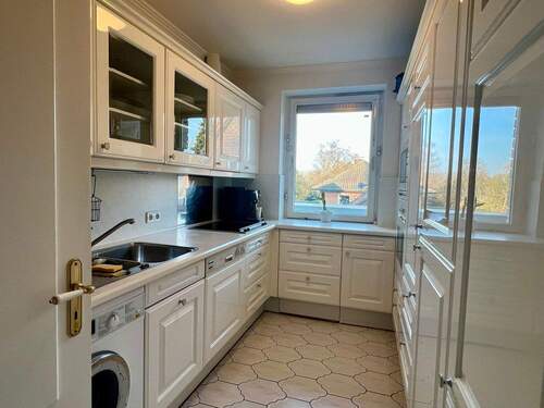 Küche mit Waschmaschinenanschluss - 