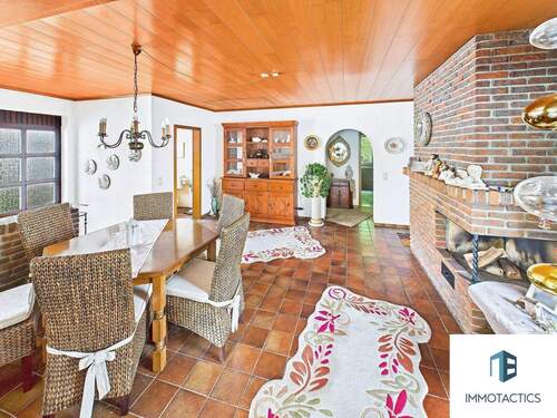 Esszimmer OG - Raum für die ganze Familie: Einfamilienhaus mit Kamin, Balkon & Garage - jetzt entdecken!