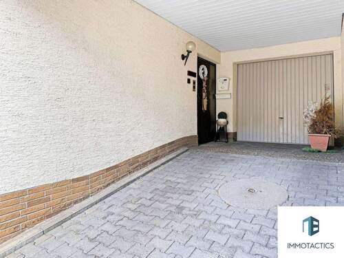 Garage / Einfahrt - 