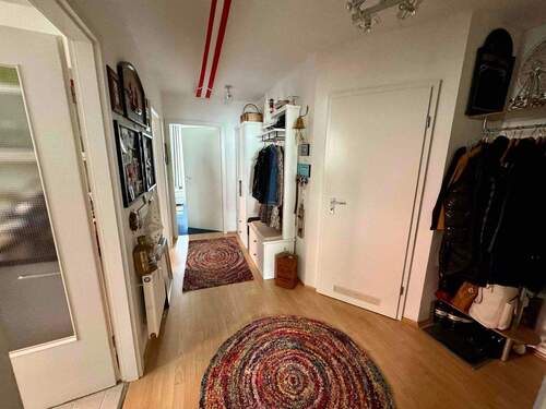 Flur - Etagenwohnung mit 64,00 m&sup2; in Radebeul zum Kaufen