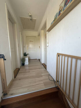 OG Flur mit Dachluke zum DG - 