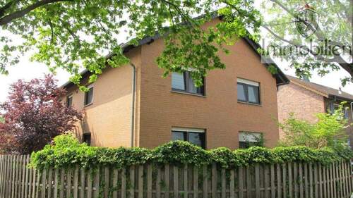 Hausvorder/-seitenansicht - 3 Zimmer Etagenwohnung zum Kaufen in Lippstadt