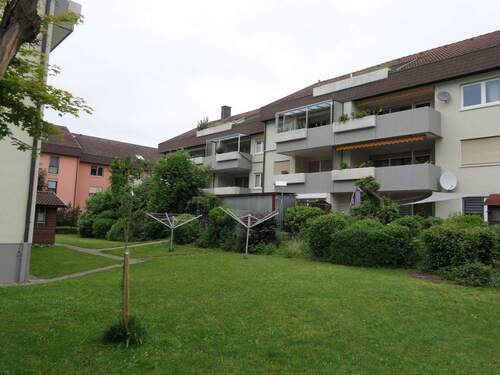 Hausansicht / Rückseite - 2 Zi-ETW mit Balkon und PKW-Stellplatz