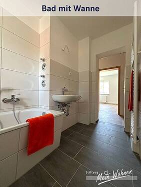 Bad mit Wanne - 