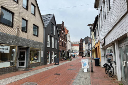 Umliegende Einkaufsstraße - 