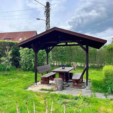 Ferienwohnanlage - Sitzecke Vorgarten - 