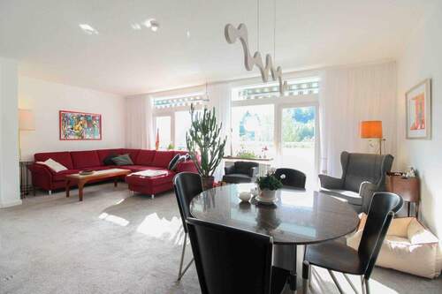 Ess- und Wohnbereich - Modernisierte 3-Zimmer-Wohnung mit Traumloggia - ideal zur Eigennutzung oder Ferienvermietung