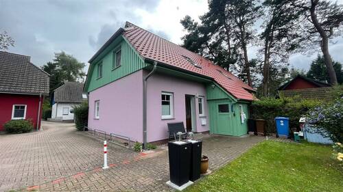 Außenansicht - Doppelhaushälfte in besonderer Lage in Prerow*Privatsphäre*eigener Stellplatz*Südterrasse