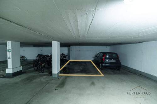 Tiefgaragenstellplatz - 