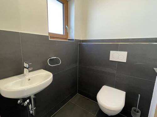 Gäste-WC - 5 Zimmer Doppelhaushälfte zum Kaufen in Ohlstadt