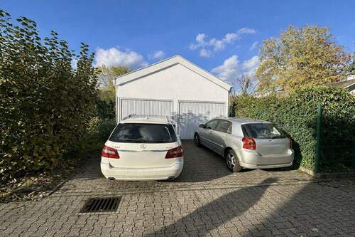 Garage & Stellplatz - 