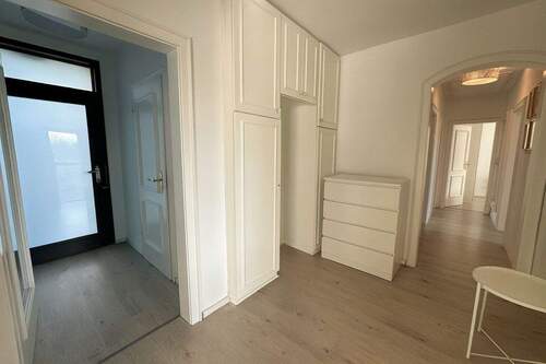 Eingangsbereich - Garderobe - 4 Zimmer Reihenmittelhaus zum Kaufen in Langenfeld