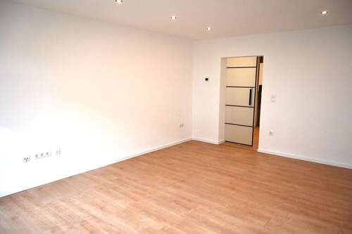 Wohnzimmer - 3 Zimmer Etagenwohnung zum Kaufen in Bamberg