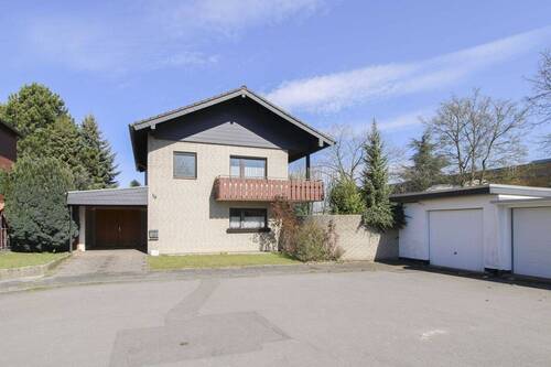 Frontansicht mit Garten - 4 Zimmer Einfamilienhaus in Frechen