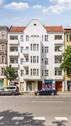 Außenansicht 2 - Charmante 1-Zimmer-Altbauwohnung mit Balkon in zentraler Lage