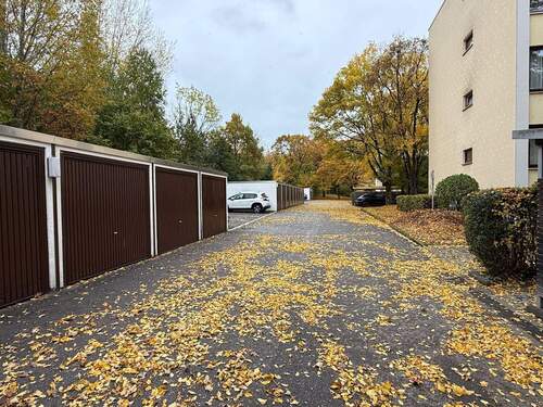 Einfahrt zur Garage - 