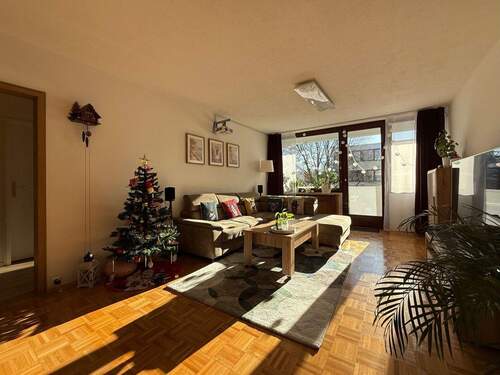 Wohnzimmer - 3 Zimmer Etagenwohnung zum Kaufen in München