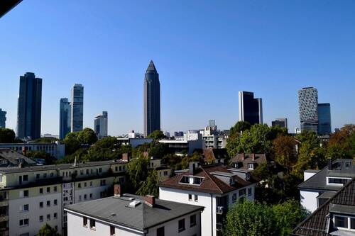 O N Skyline Rück _DSC0475.jpg - Das könnte ihre Aussicht sein! Westend, sanierte Maisonette Wohnung zum großzügigen und repräsentativen Erstbezug. OHNE Fahrstuhl