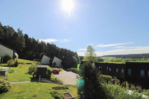 Aussicht vom Balkon (linke Seite) - 4 Zimmer Reihenendhaus zum Kaufen in Waldachtal