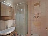 Badezimmer mit Dusche - 