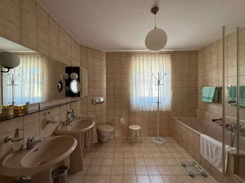 Badezimmer im Obergeschoss - 