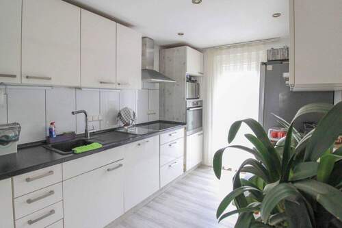 Küche - Zögern Sie nicht: Gepflegte Doppelhaushälfte in Albstadt-Tailfingen mit sicheren Mieteinnahmen