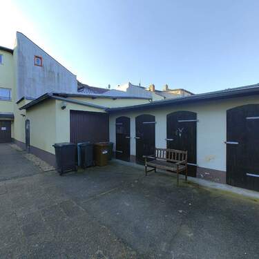 Hinterhof mit Schuppen - 