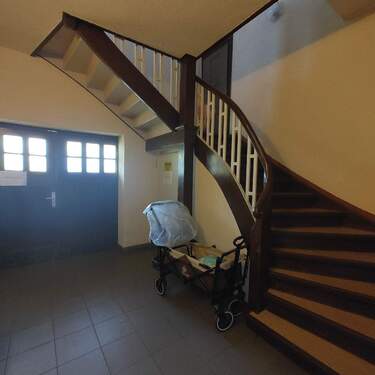 Treppe im Altbau-Flur - Mehrfamilienhaus, Wohnhaus mit 403,00 m&sup2; in Rothenburg/Oberlausitz zum Kaufen