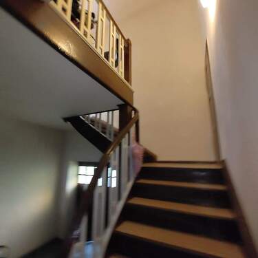 Treppenhaus mit Geländer - 