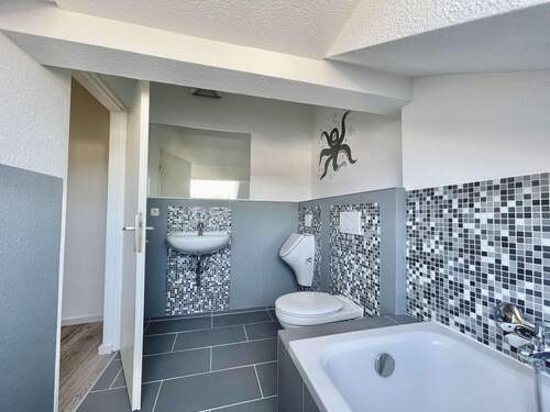 Bad mit Wanne im DG - 