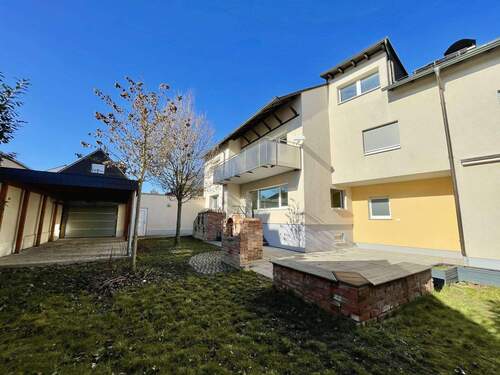 Hausansicht hinten - 1 Zimmer Einfamilienhaus zur Miete in Bad Homburg