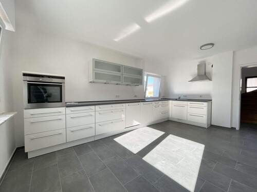 Küche im EG - Einfamilienhaus mit 322,00 m&sup2; in Bad Homburg zur Miete