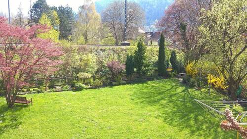 Blick vom Balkon auf Garten - Etagenwohnung mit 86,00 m&sup2; in Bad Reichenhall zum Kaufen