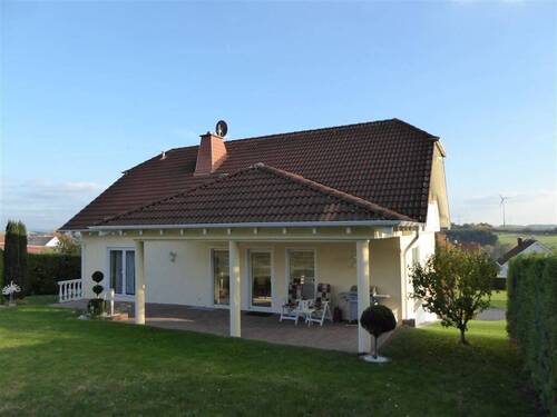 Gartenansicht - Sehr gepflegtes Einfamilienhaus in toller Lage und mit schönem Garten