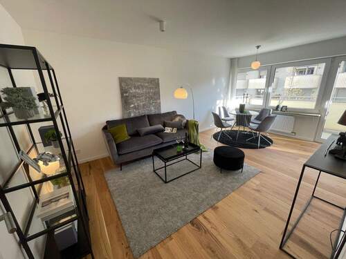 Wohnzimmer - 2 Zimmer Etagenwohnung zum Kaufen in München