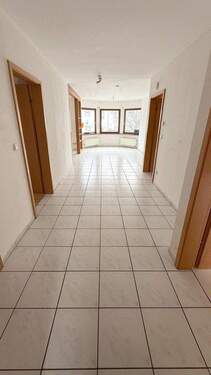 Flur - 6 Zimmer Mehrfamilienhaus, Wohnhaus in Villingen-Schwenningen