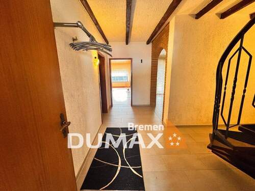 Flur - 7 Zimmer Einfamilienhaus in Delmenhorst