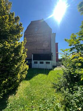Garten - 2 Zimmer Mehrfamilienhaus, Wohnhaus in Oelsnitz