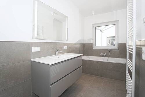 Detail Wanne und Waschtisch - 