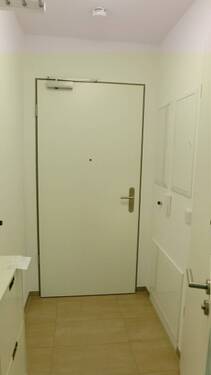 Flur / Eingang / Musterwohnung - 
