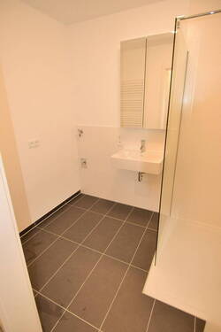 Bad / Waschmaschine Trockner - 2 Zimmer Etagenwohnung in Aubing München