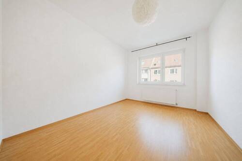 Zimmer zur Straße - 