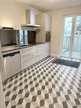 neue Einbauküche - 3 Zimmer Etagenwohnung zur Miete in Hamburg