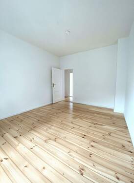 Zimmer 1 - 3 Zimmer Etagenwohnung zum Kaufen in Berlin